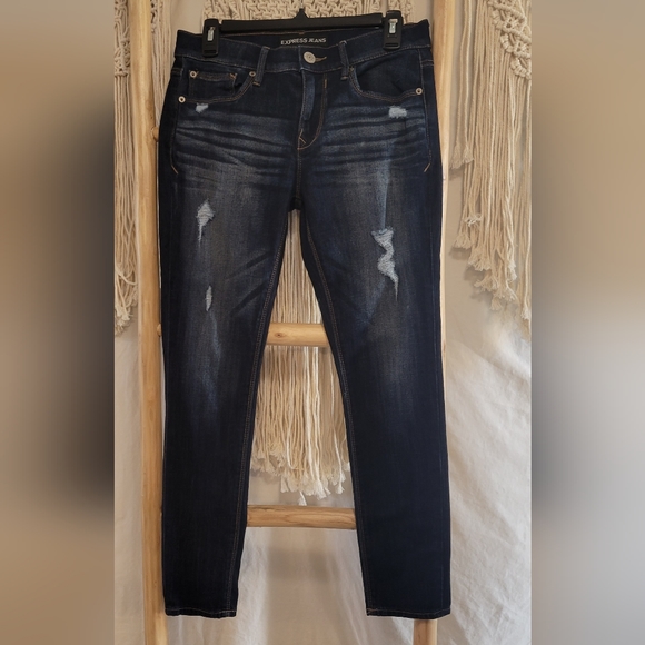 Express - Picture 4 of 7